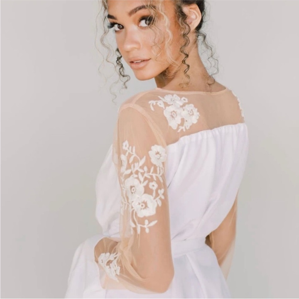 Hildy Bridal Robe And Chemise View 3
